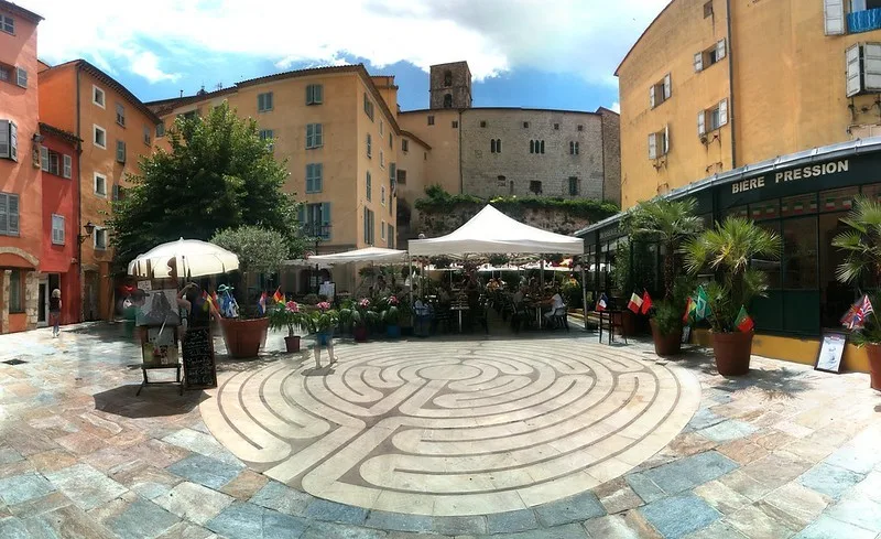 Tur Pribadi ke Grasse